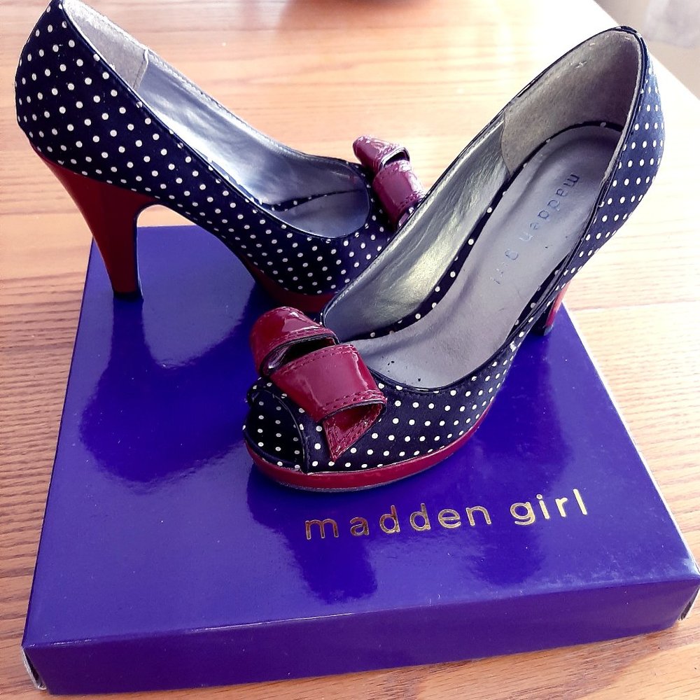 Madden Girl Peep Toe Shoes Size 6